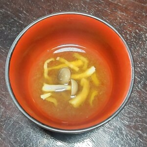 切り干し大根としめじの味噌汁